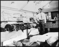  Presione aqu� para ver una imagen m�s grande - click to view 
larger image.