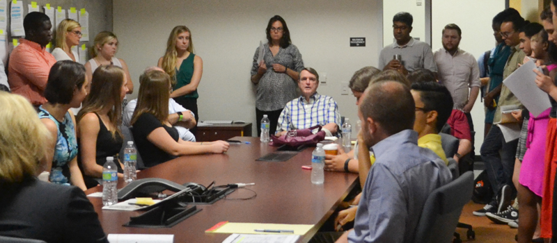 Leonard Downie teaching in a conference room.